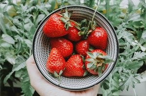 Erbeeren un Schüssel